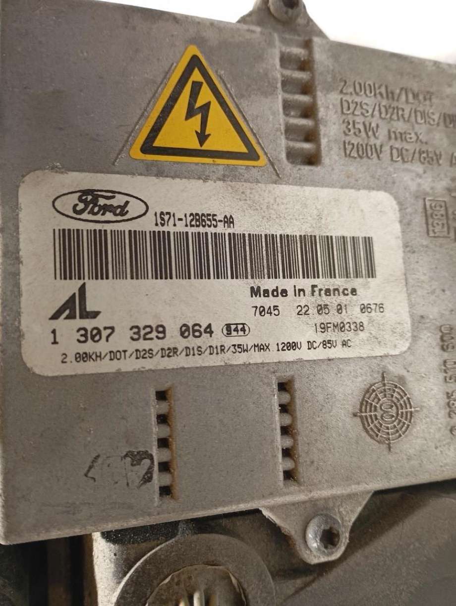 Frontlykt venstre halogen til Ford Mondeo 2001-2007 (Type III)  (|0301174271)
