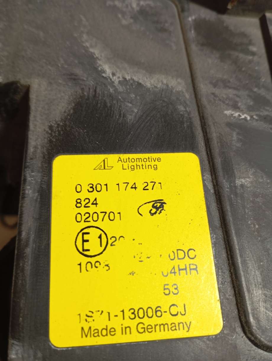Frontlykt venstre halogen til Ford Mondeo 2001-2007 (Type III)  (|0301174271)