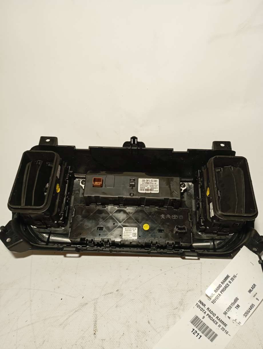 Innredning diverse til Toyota Proace 2016-->> (Type II) (|98120819zd00|981206758000)