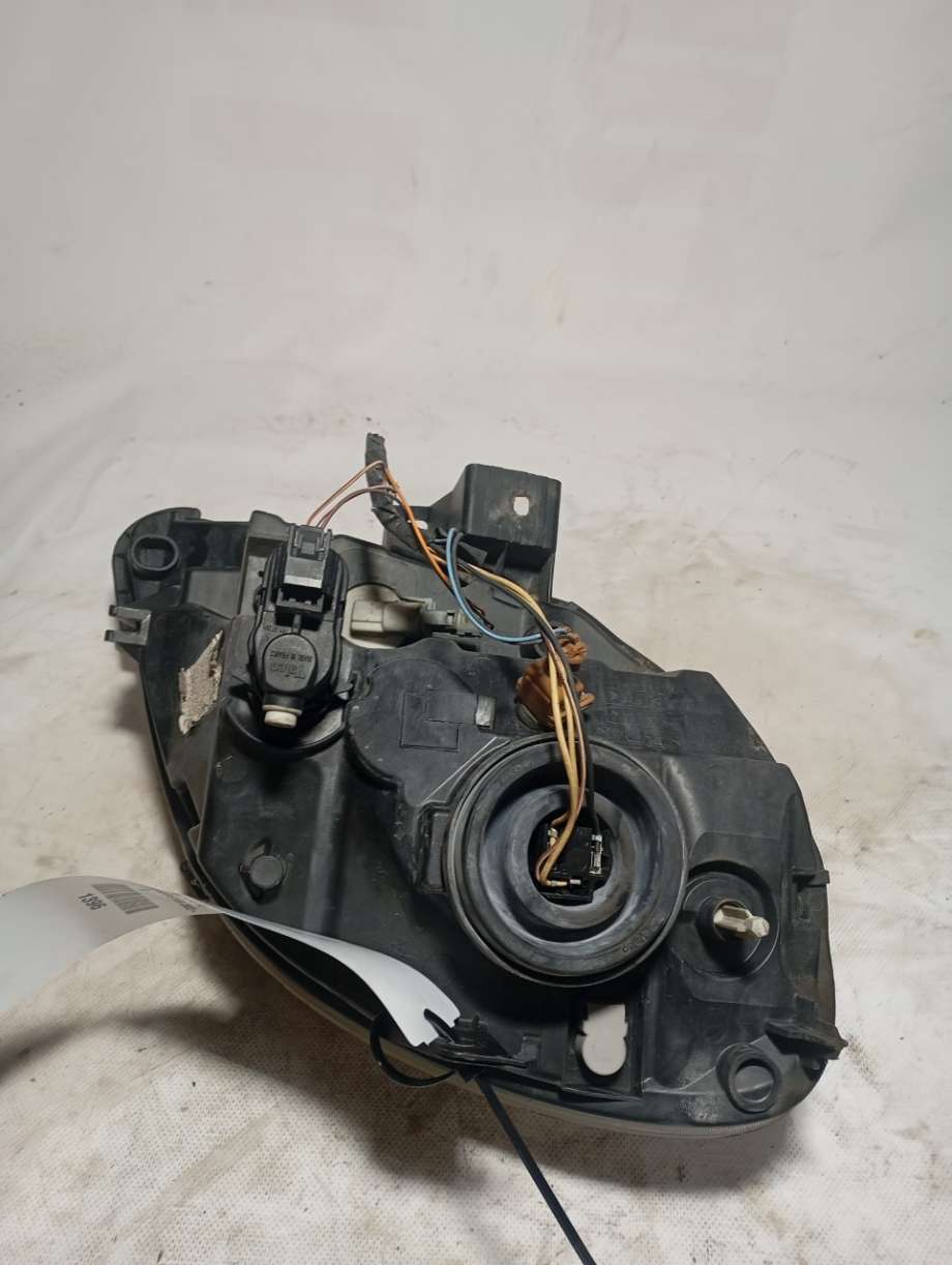 Frontlykt venstre halogen til Nissan Kubistar 2004-2009  (8200589032|)