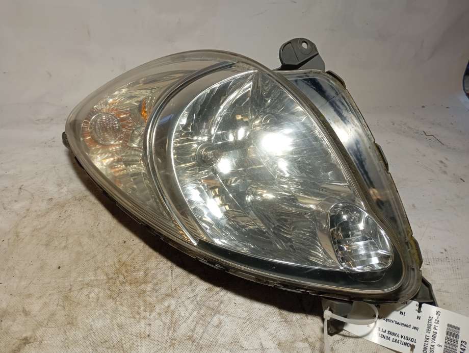 Frontlykt venstre halogen til Toyota Yaris 2003-2005 (Type I, Fase 2)