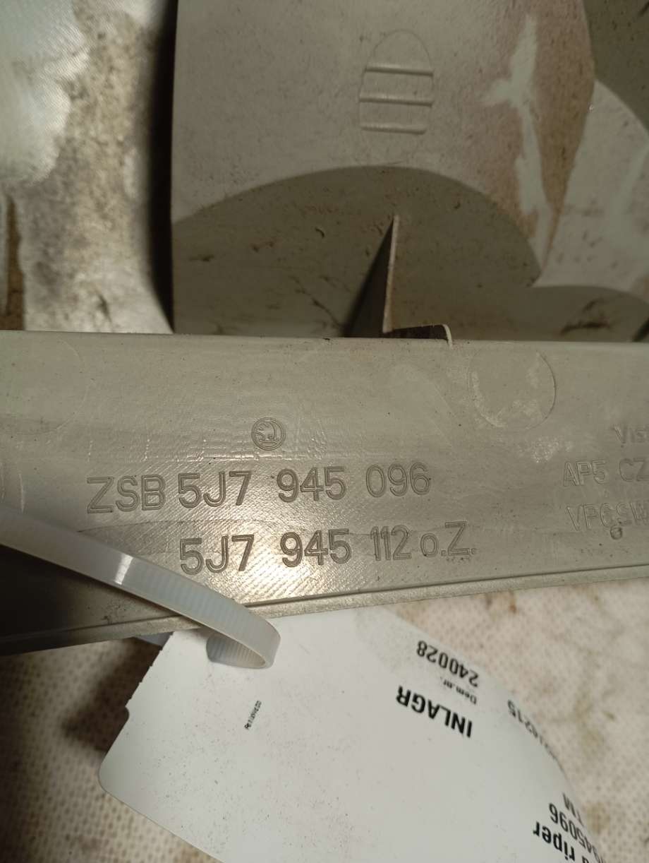 Baklykt høyre til Škoda Roomster 2006-2010 (Fase 1) (SKODA||zsb5j7945096)