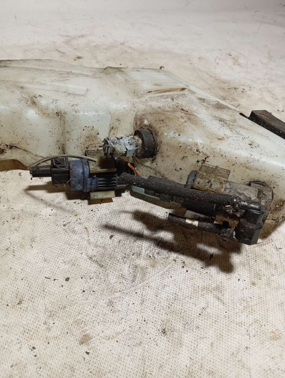 Spylertank til Nissan Pathfinder 2005-2010 (Fase 1) (R51) (R51) (|28910eb500)