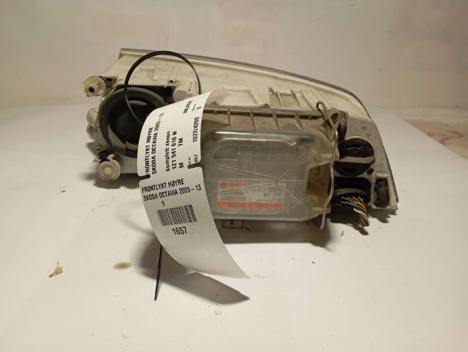 Frontlykt høyre xenon til Škoda Octavia 2005-2008 (Type II, Fase 1)  (|1Z1 941 018 N)