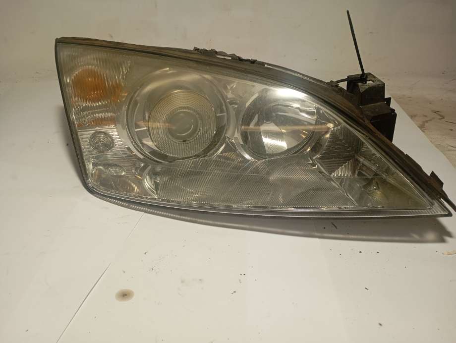 Frontlykt høyre xenon til Ford Mondeo 2001-2007 (Type III) (|0301174272)