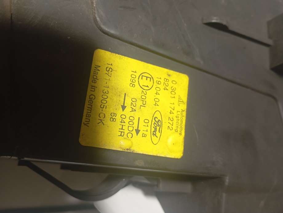 Frontlykt høyre xenon til Ford Mondeo 2001-2007 (Type III) (|0301174272)