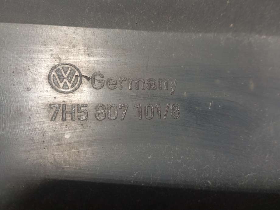 Grill til VW Transporter / Caravelle 2003-2009 (Fase 1) (T5) (T5) (|7h5807101)