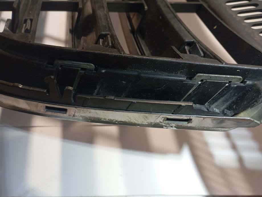 Grill til VW Transporter / Caravelle 2003-2009 (Fase 1) (T5) (T5) (|7h5807101)