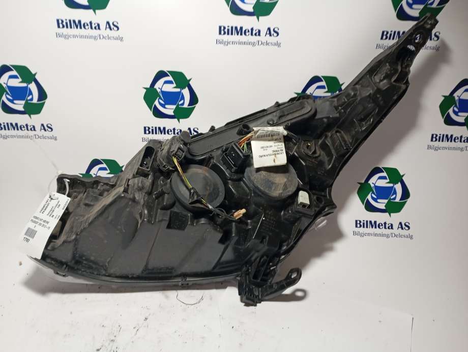 Frontlykt høyre halogen til Peugeot 208 2012-2019 (Type I)  (|085501156rm)