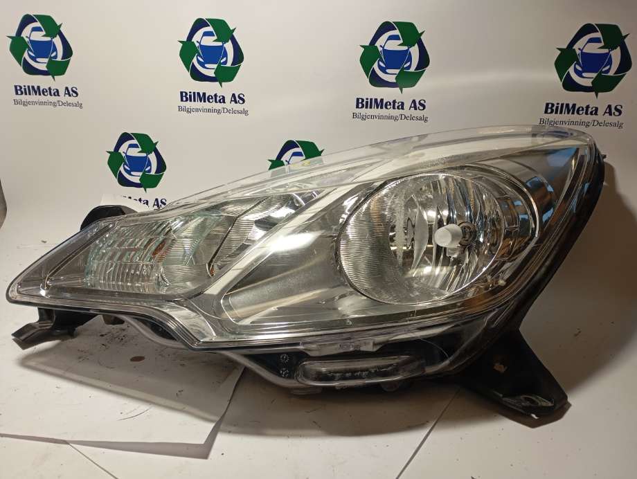 Frontlykt venstre halogen til Citroën C3 2010-2016 (Type II) (|9673814980)
