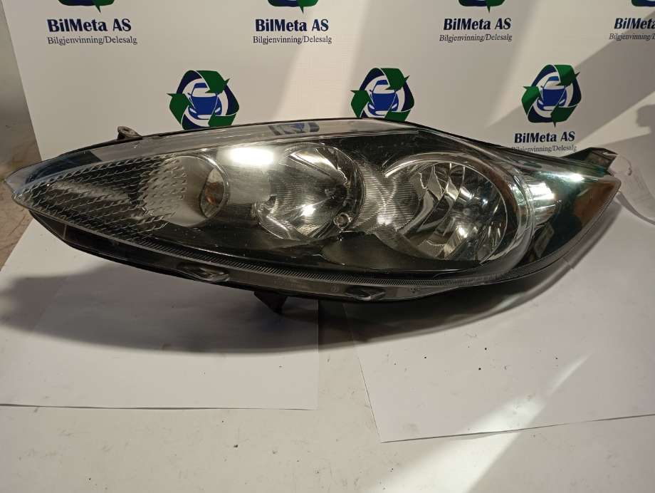 Frontlykt venstre halogen til Ford Fiesta 2008-2012 (Type VI, Fase 1) (|8a6113w030ah)