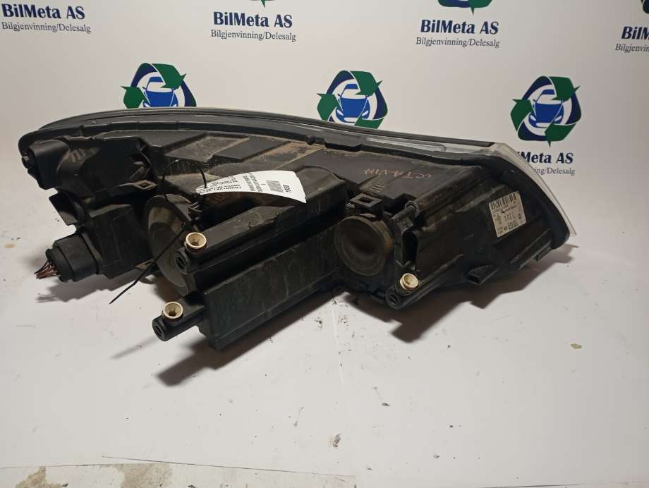 Frontlykt venstre halogen til Škoda Octavia 2005-2008 (Type II, Fase 1)  (|1z1941015f)