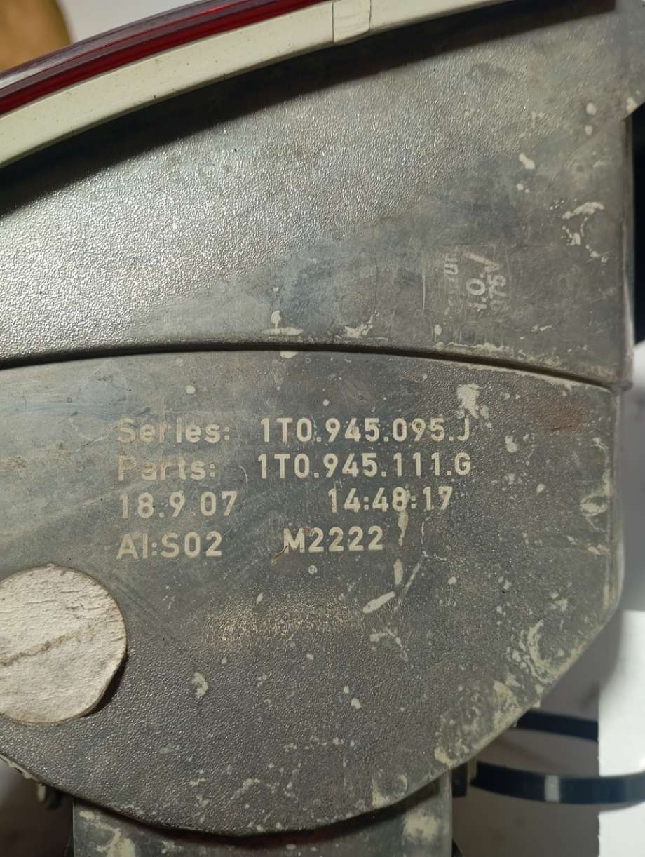 Baklykt venstre til VW Touran 2003-2006 (Type I, Fase 1)  (|1t0945111g)