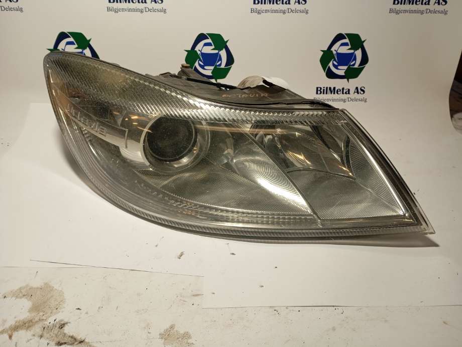 Frontlykt høyre halogen til Škoda Octavia 2005-2008 (Type II, Fase 1) (|1z1941016f)