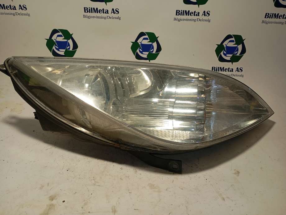 Frontlykt høyre halogen til Mitsubishi Colt 2004-2008 (Type VII, Fase 1)  (|0301208202)