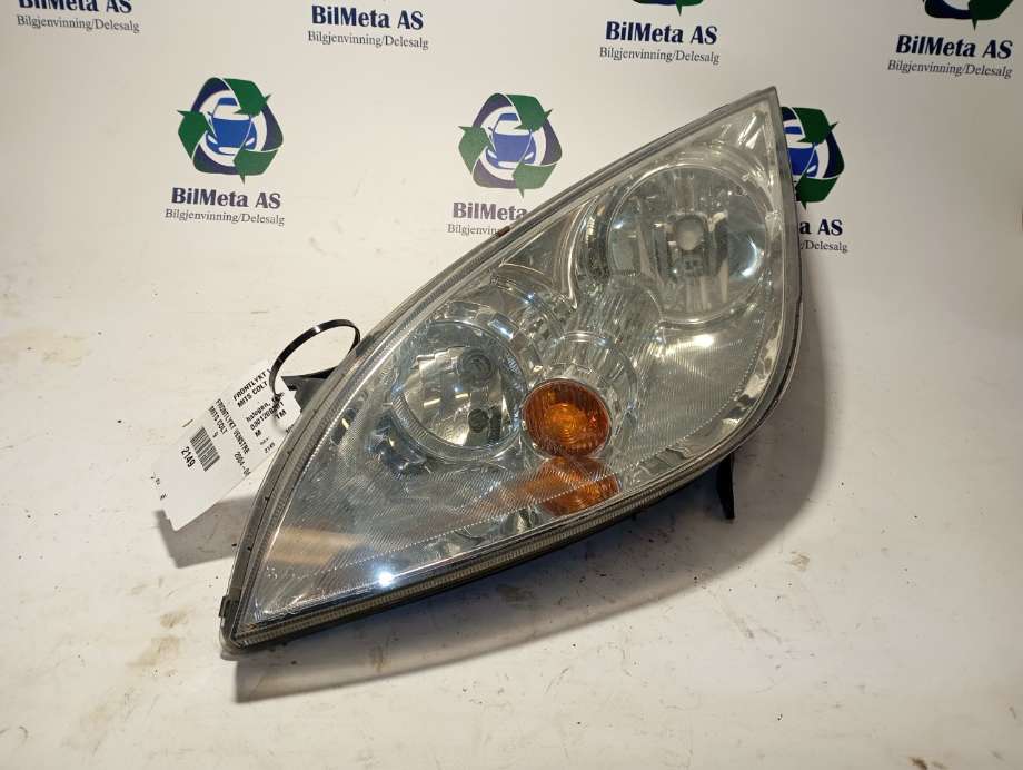 Frontlykt venstre halogen til Mitsubishi Colt 2004-2008 (Type VII, Fase 1) (|0301208201)