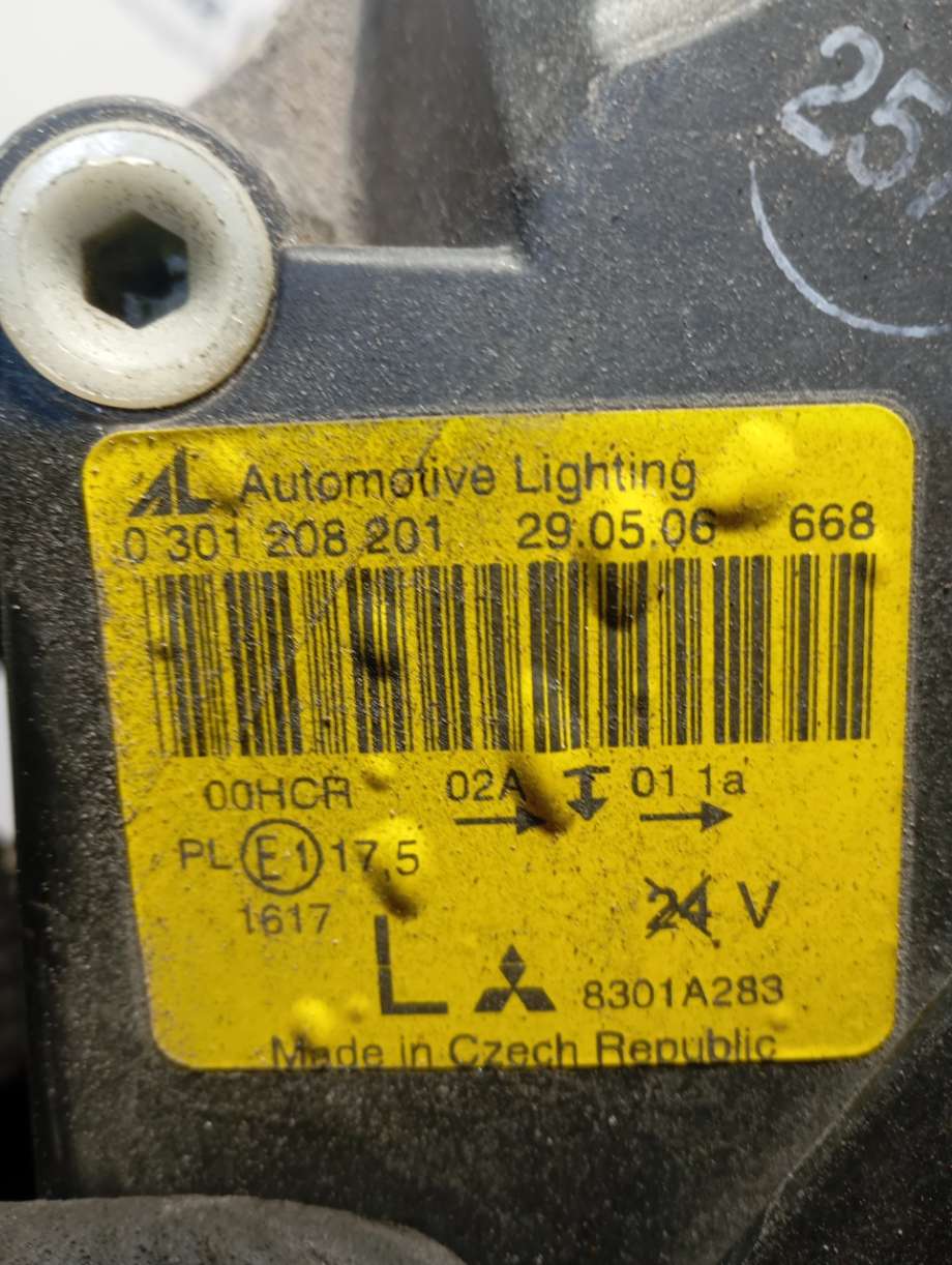 Frontlykt venstre halogen til Mitsubishi Colt 2004-2008 (Type VII, Fase 1) (|0301208201)