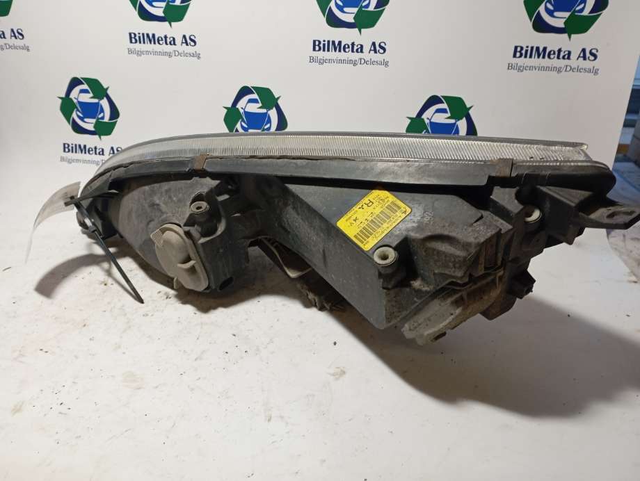 Frontlykt høyre halogen til Mitsubishi Colt 2004-2008 (Type VII, Fase 1)  (|0301208222)