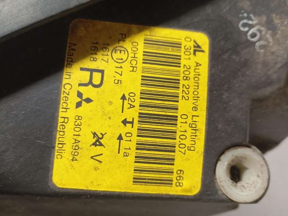 Frontlykt høyre halogen til Mitsubishi Colt 2004-2008 (Type VII, Fase 1)  (|0301208222)