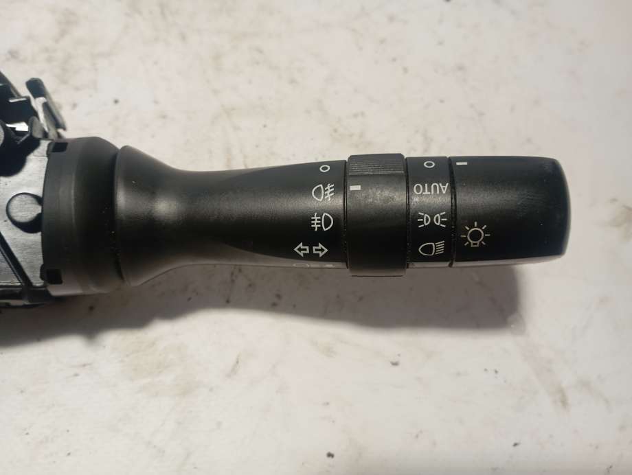 Bryter blink til Toyota Avensis 2009-2015 (Type III, Fase 1)  (|17f373)