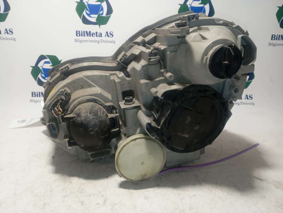Frontlykt høyre halogen til Mercedes C-Klasse 2000-2004 (Fase 1) (W203) (W203) (|A2038200261|0301166202)