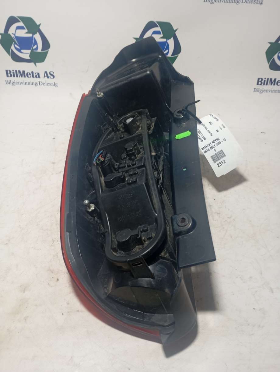 Baklykt høyre til Mitsubishi Colt 2009-2013 (Type VII, Fase 2)  (|8330A480)