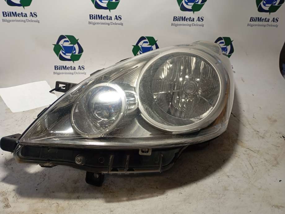 Frontlykt venstre halogen til Nissan Note 2006-2013 (Type I)