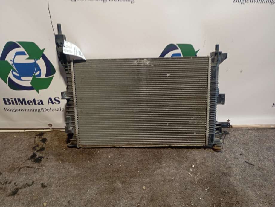 Radiator (manuell gir) til Ford Focus 2011-2014 (Type III, Fase 1)  (|cv618005vc)