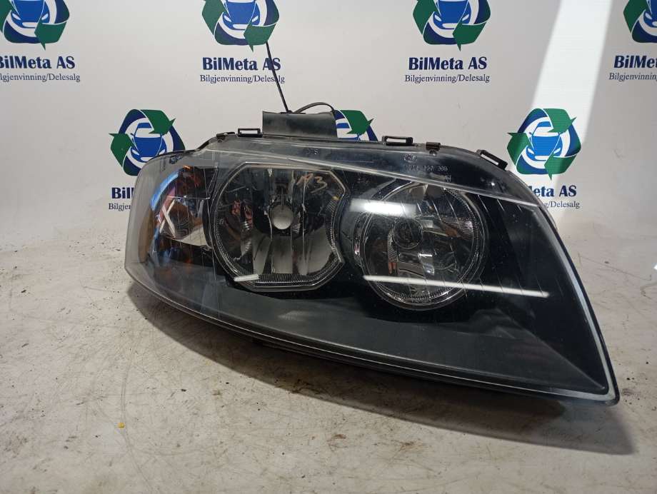 Frontlykt høyre halogen til Audi A3 2003-2008 (Type II, Fase 1)  (|8p0941004k)