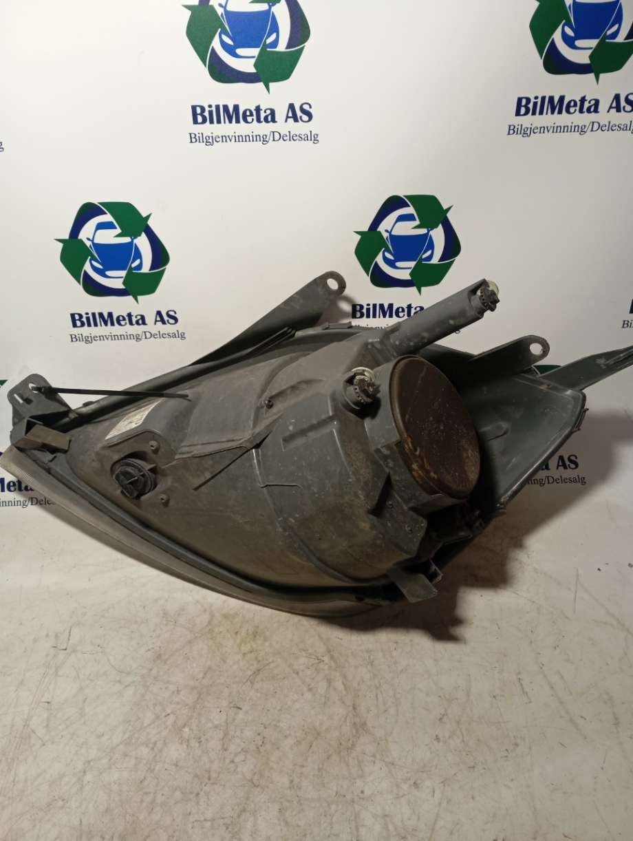 Frontlykt høyre halogen til Ford Fiesta 2002-2008 (Type V)  (|6s6113w029cd)