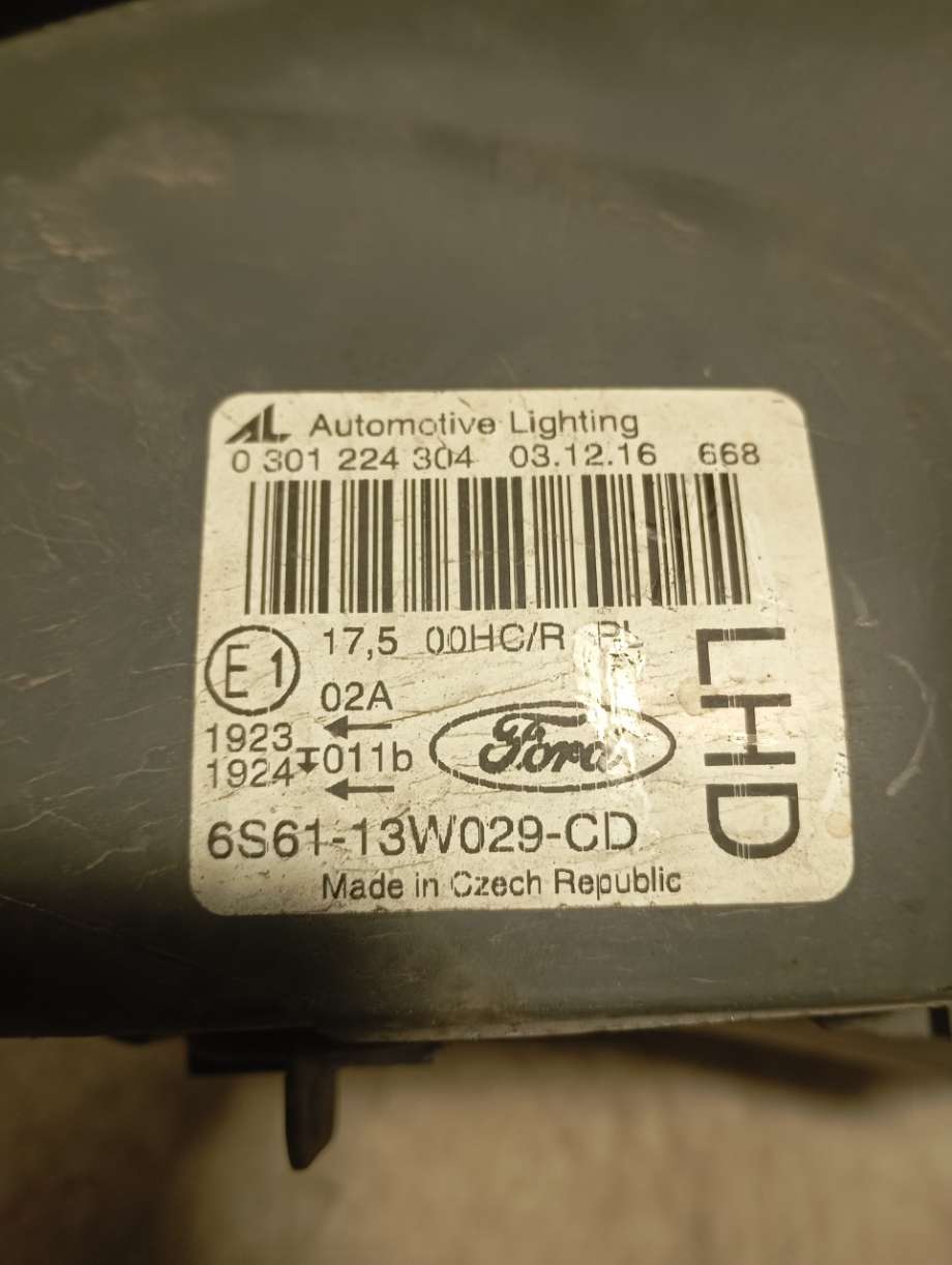 Frontlykt høyre halogen til Ford Fiesta 2002-2008 (Type V)  (|6s6113w029cd)