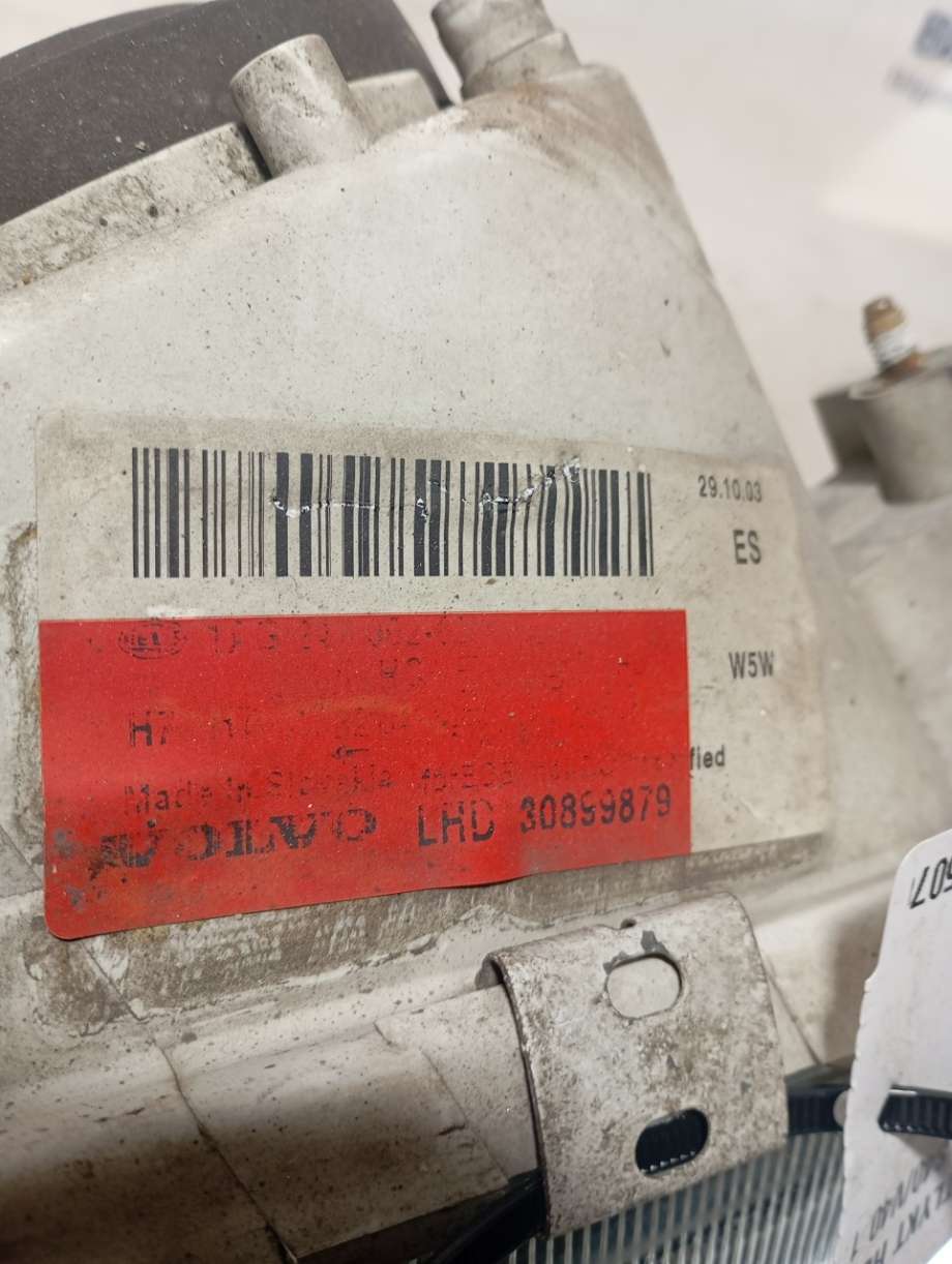 Frontlykt høyre halogen til Volvo V40 / S40 1994-2000 (Type I, Fase 1)  (|30899879)