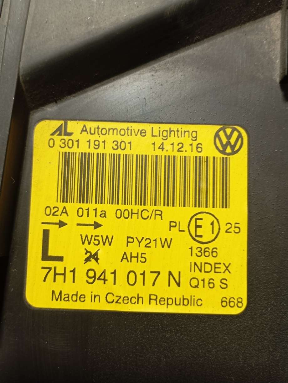 Frontlykt venstre halogen til VW Transporter / Caravelle 2003-2009 (Fase 1) (T5) (T5) (|7h1941017n)