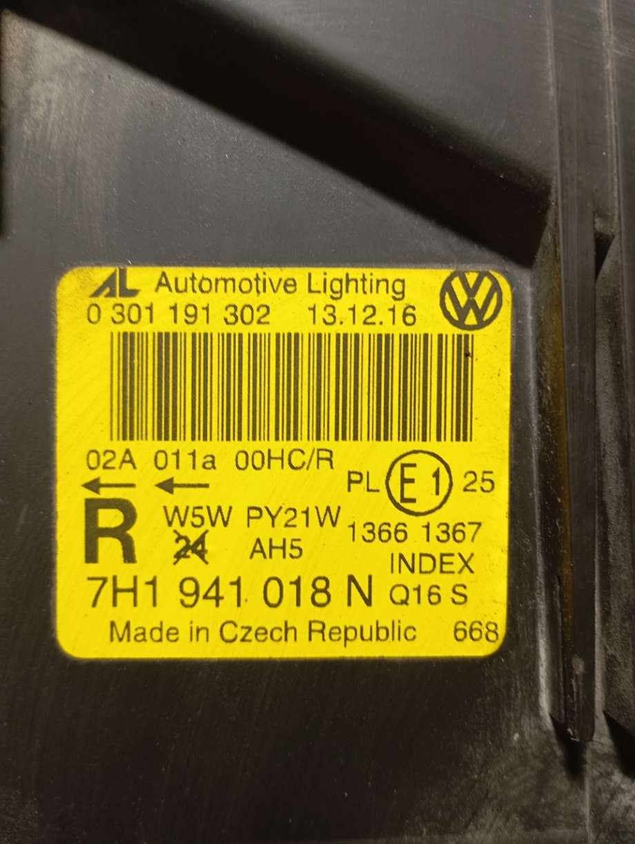 Frontlykt høyre halogen til VW Transporter / Caravelle 2003-2009 (Fase 1) (T5) (T5) (|7h1941018n)