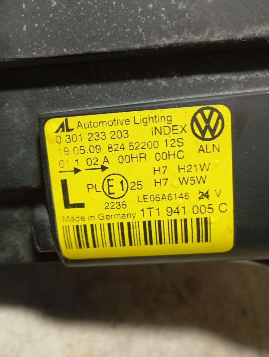 Frontlykt venstre halogen til VW Touran 2010-2015 (Type I, Fase 3)  (|1t1941005c)