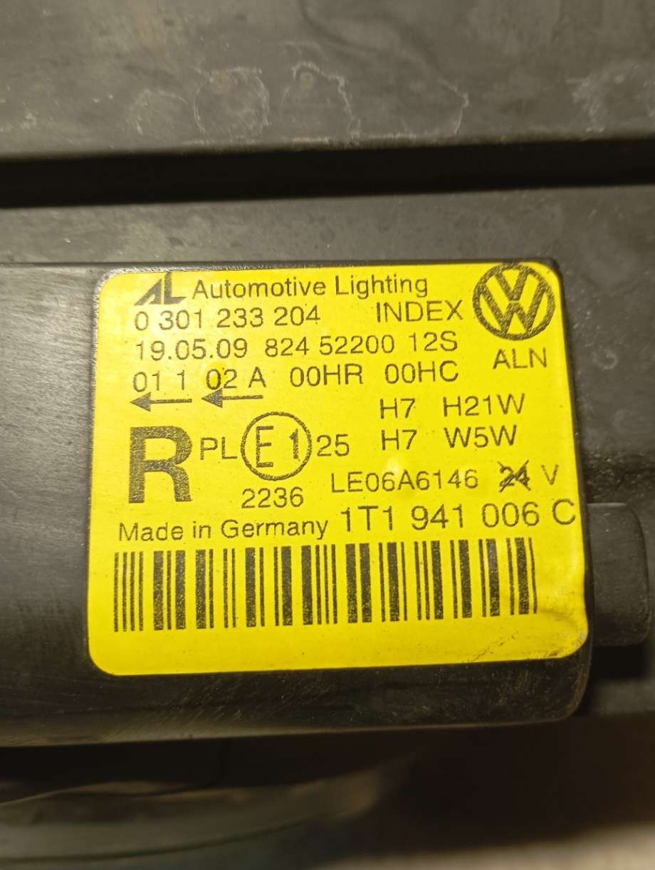 Frontlykt høyre halogen til VW Touran 2010-2015 (Type I, Fase 3)  (|1t1941006c)