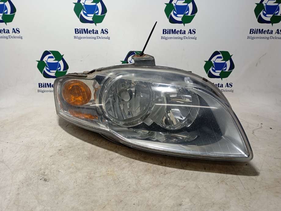 Frontlykt høyre halogen til Audi A4 2004-2008 (Type III) (B7) (B7) (|8e0941004aj)