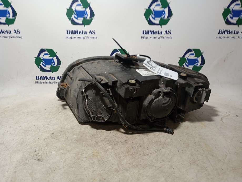 Frontlykt høyre halogen til Audi A4 2004-2008 (Type III) (B7) (B7) (|8e0941004aj)