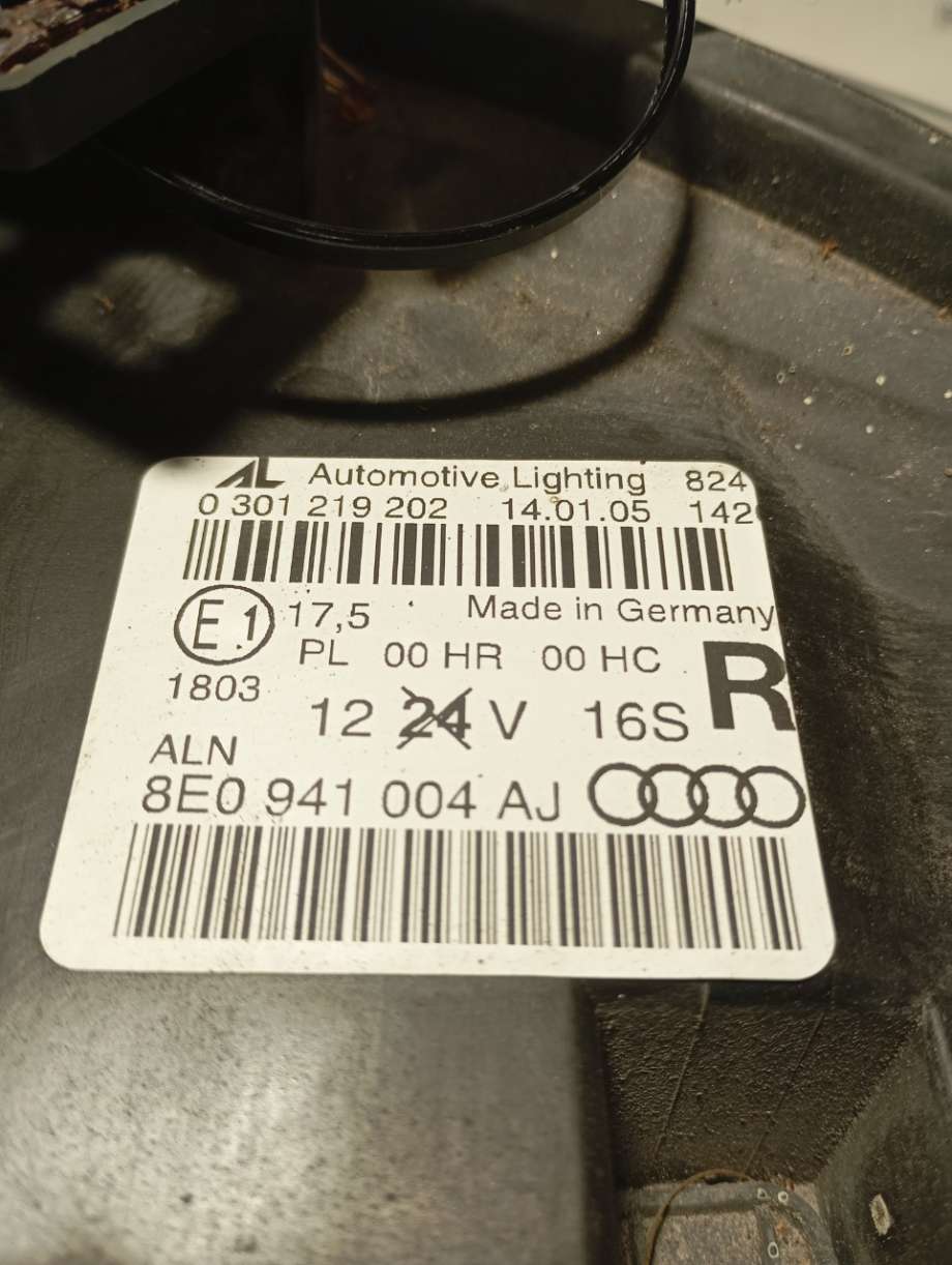 Frontlykt høyre halogen til Audi A4 2004-2008 (Type III) (B7) (B7) (|8e0941004aj)