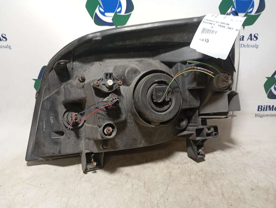 Frontlykt høyre halogen til Nissan X-Trail 2002-2007 (T30) (T30) 