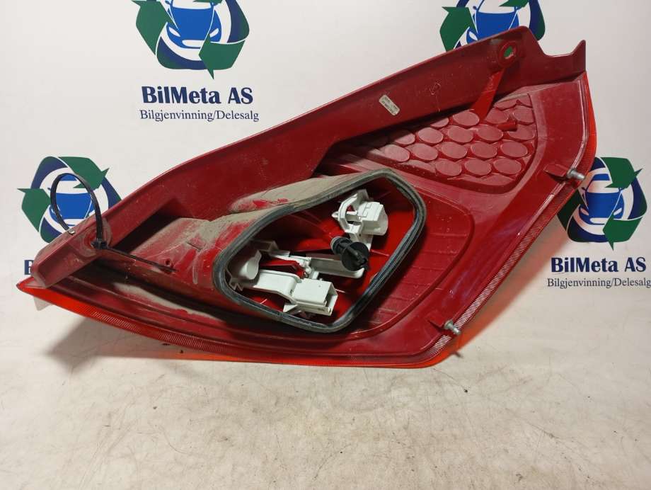 Baklykt venstre til Ford Fiesta 2008-2012 (Type VI, Fase 1)  (|8a6113405a)