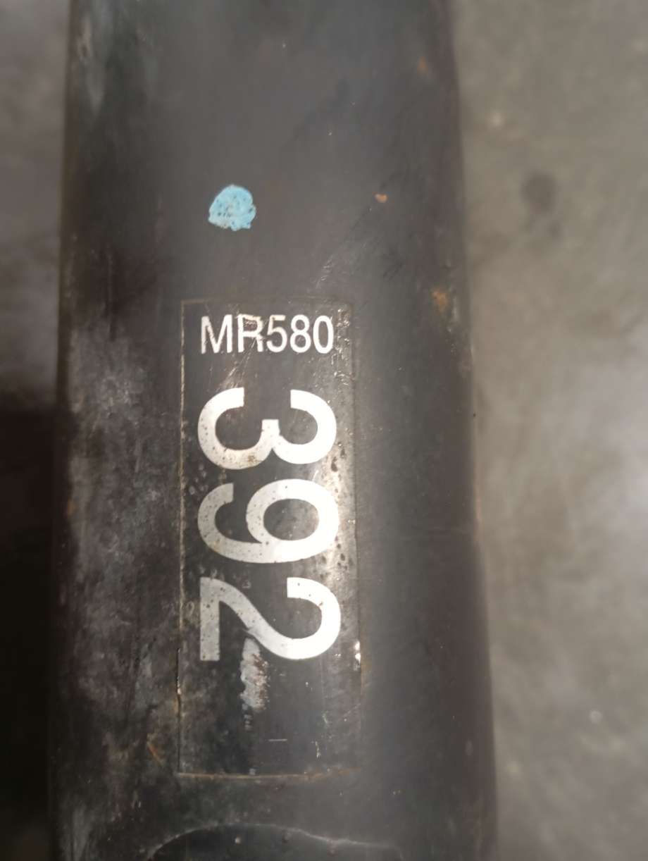 Mellomaksel fremre til Mitsubishi Pajero 2000-2006 (Type III)  (|MR580)