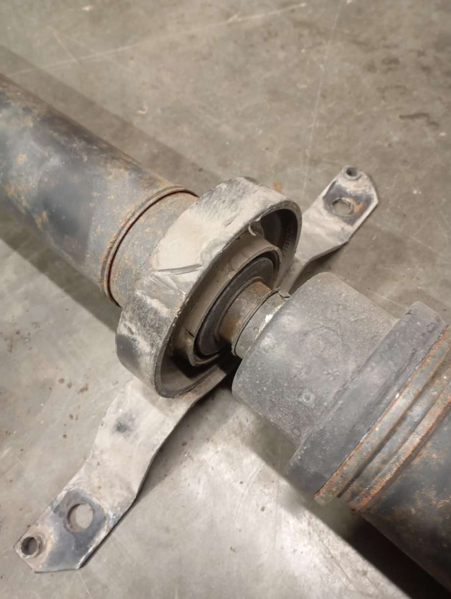 Mellomaksel til Audi A6 2005-2008 (Type III, Fase 1) (C6) (C6) (|4f0521101b)