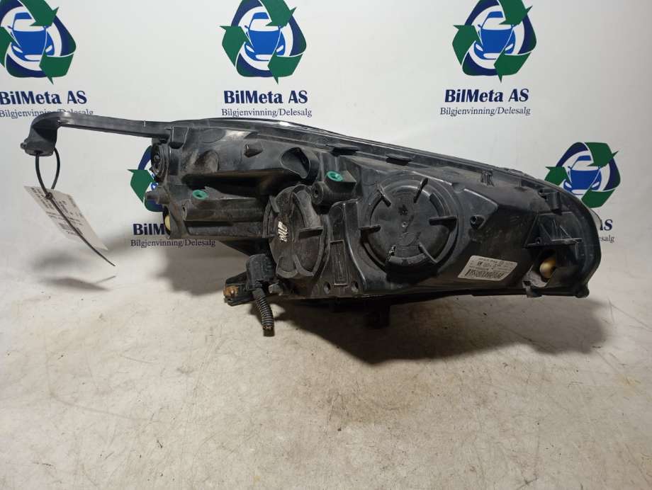 Frontlykt venstre halogen til Opel Adam 2013-2016 (|13354576|sbdh9x13006cf)