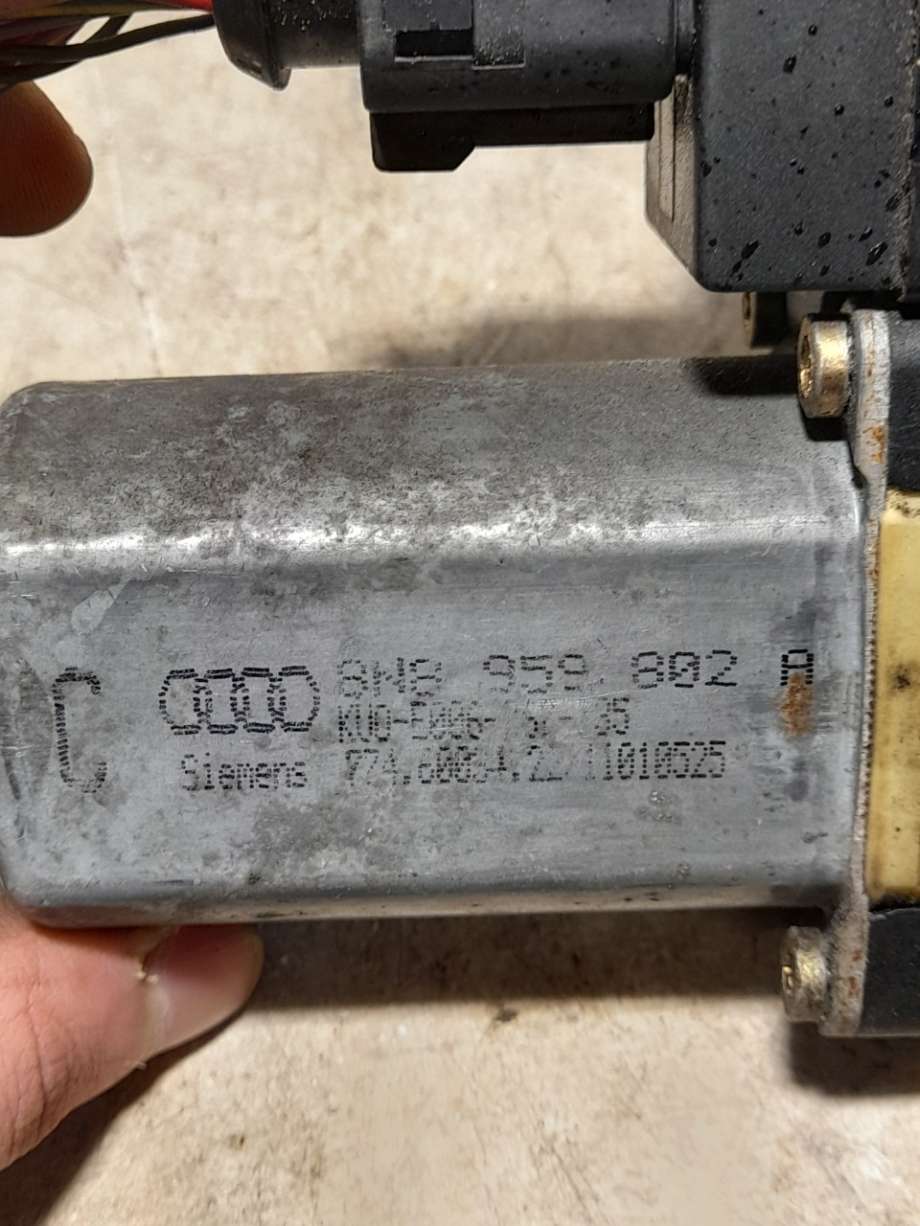 Ruteheis høyre til Audi TT 1998-2006 (Type I)  (|8n8959802a)