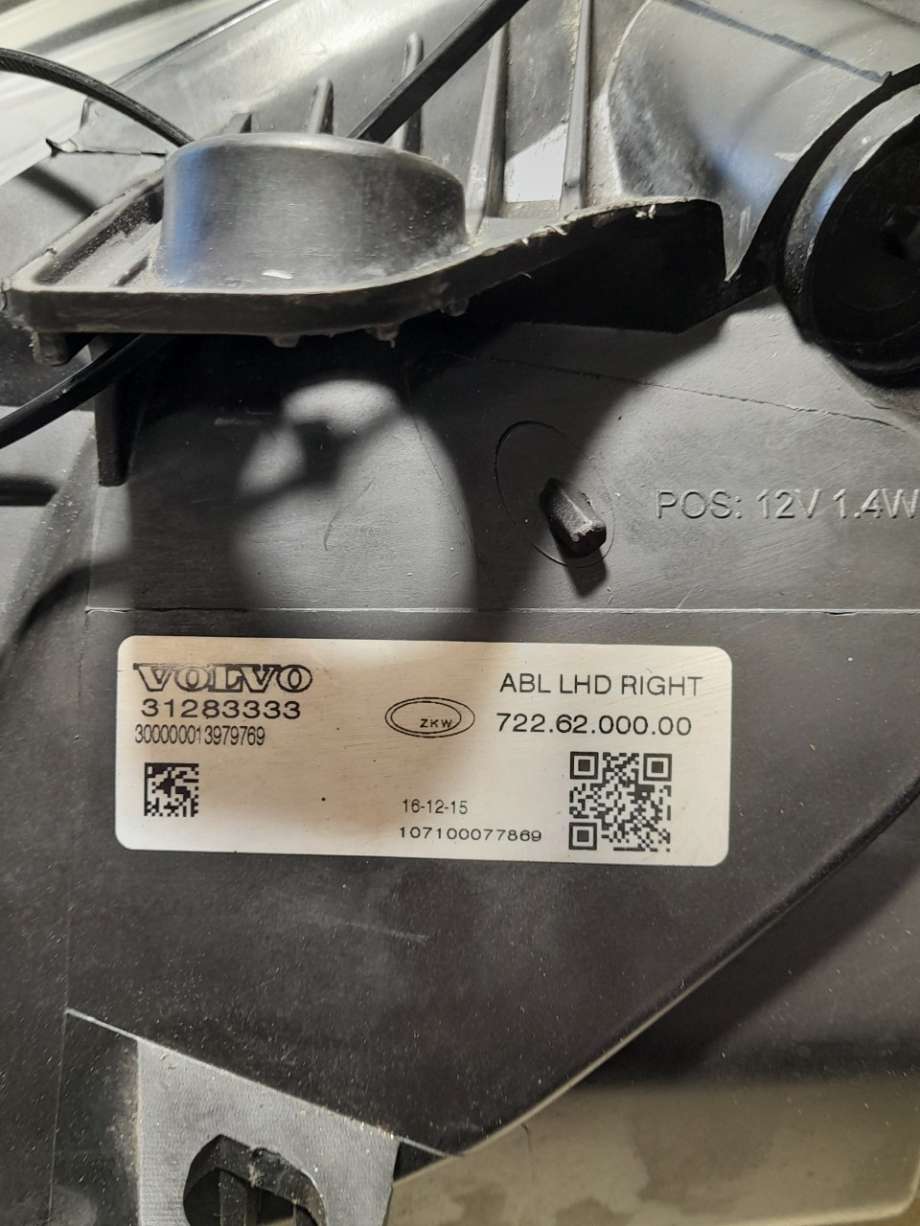 Frontlykt høyre halogen til Volvo V40 2012-2019  (|31283333)