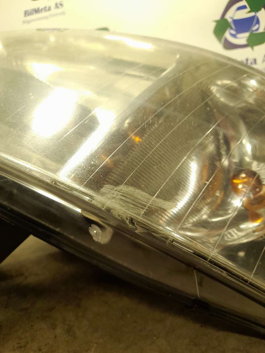 Frontlykt venstre halogen til VW Transporter / Caravelle 2003-2009 (Fase 1) (T5) (T5) (|0301191301)