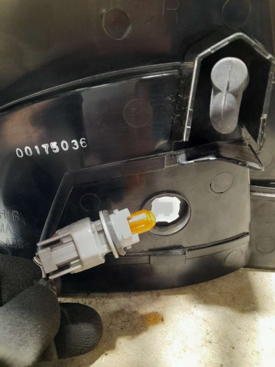 Blinklykt side høyre til Toyota Hiace 2007-2012 (Fase 3)  