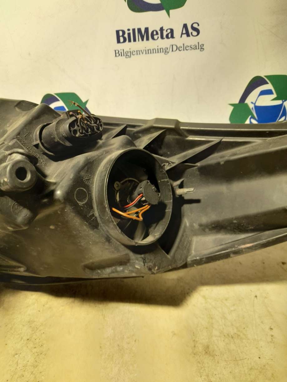Frontlykt høyre halogen til Ford Fiesta 2008-2012 (Type VI, Fase 1)  