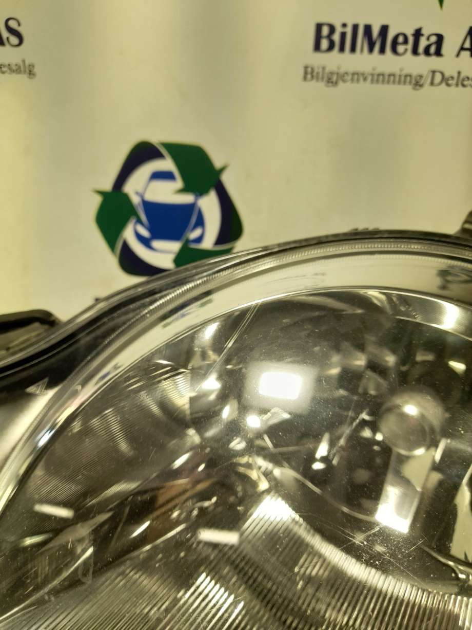 Frontlykt venstre halogen til VW Polo 2002-2005 (Type IV, Fase 1)  (|0301190201|6q1941007m)